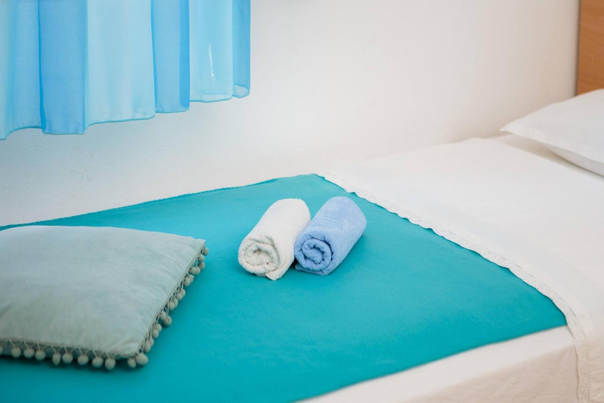 Pavao Apartments Vrboska Oda fotoğraf